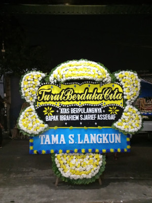 Papan Bunga Duka di Tipo